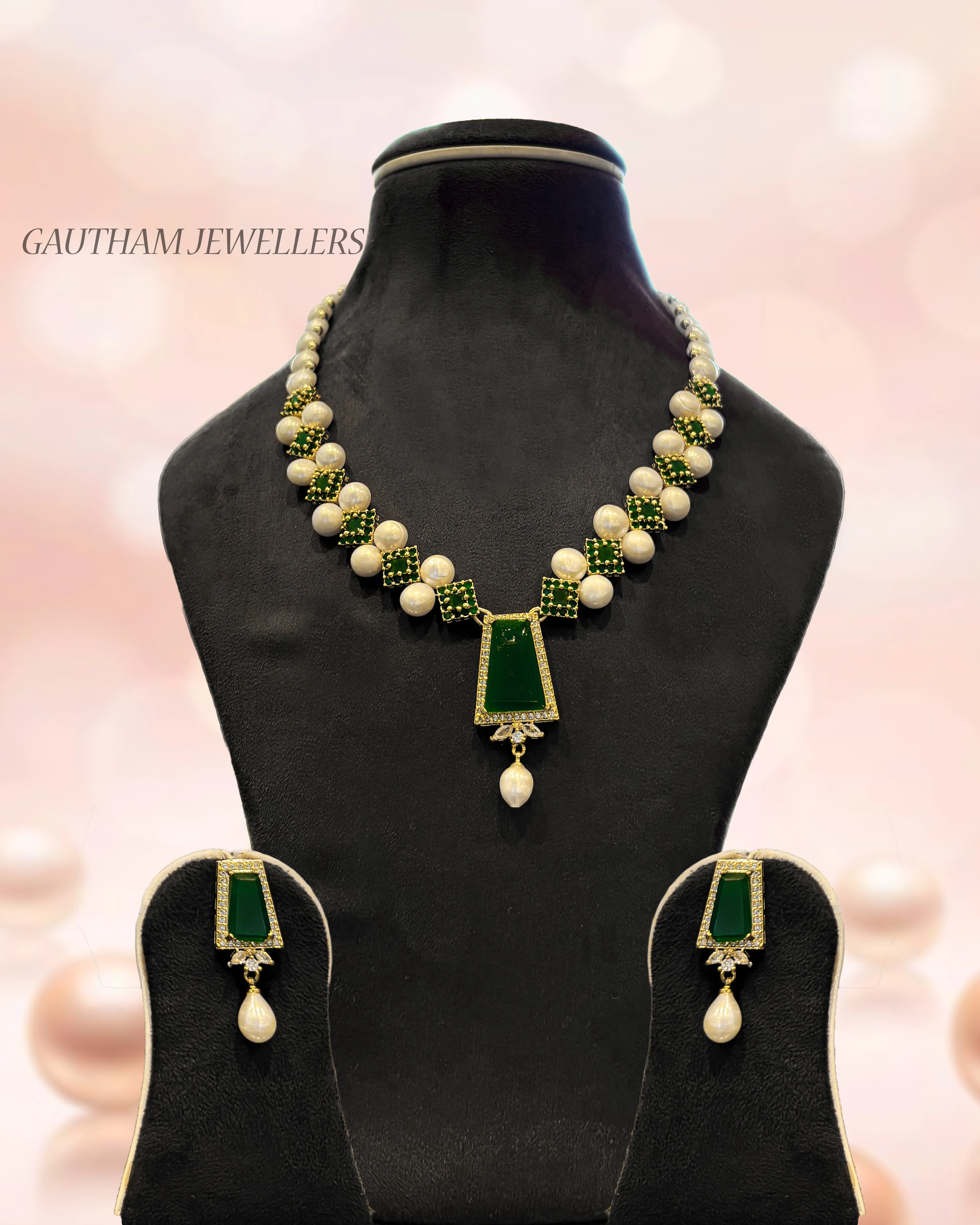 Green stone and pearl necklace