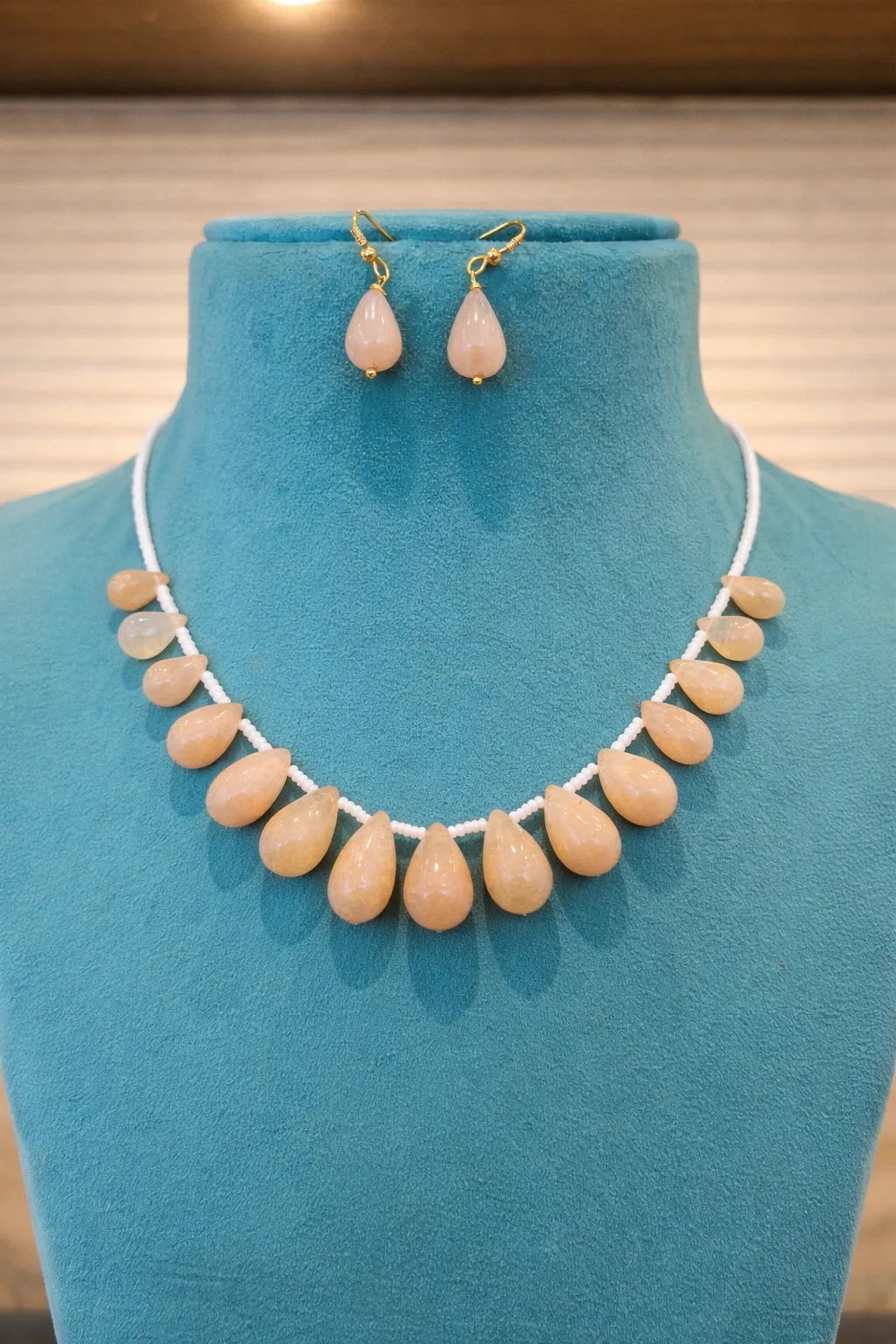 Elegant Peach Pearl Drop Necklace Set for Women thumbnail 5