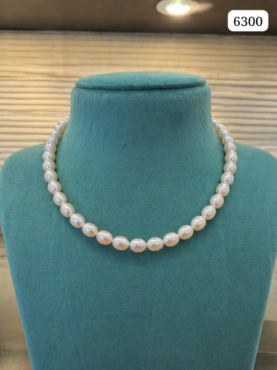 oval-white-pearl-necklace-for-women thumbnail 5