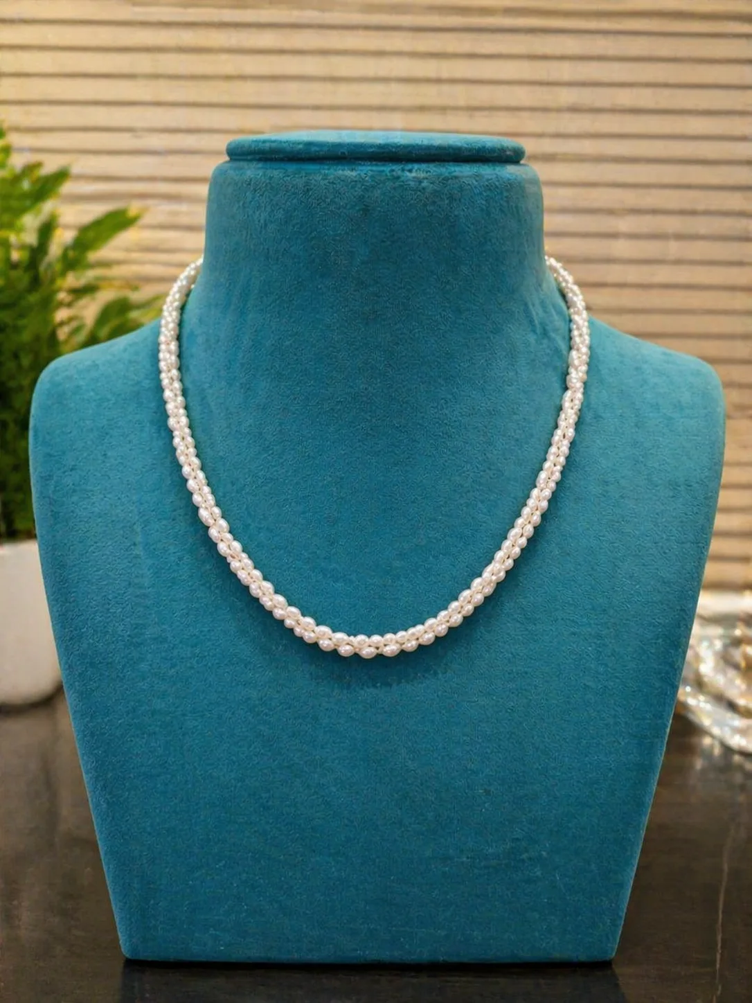 Elegant Pearl Necklace Set for Women thumbnail 4