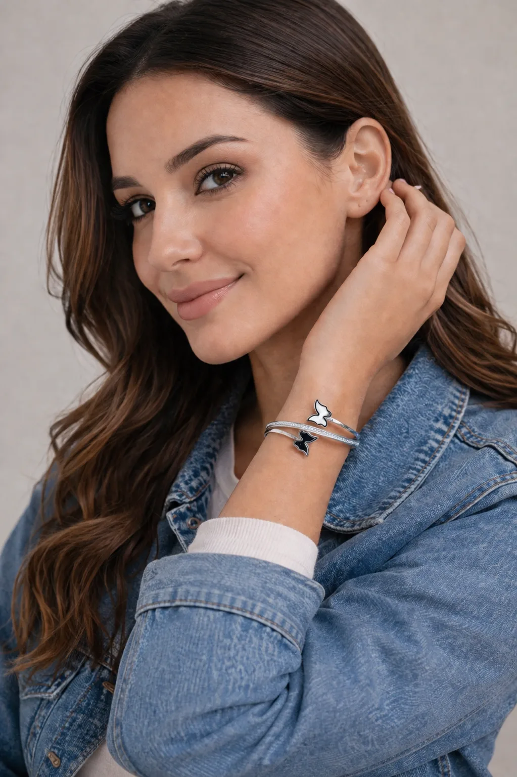 Elegant Silver Butterfly Open Cuff Bracelet for Women thumbnail 2