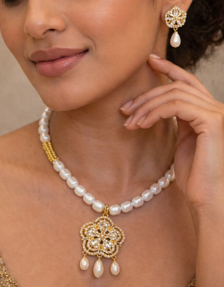 Elegant Pearl Necklace Set with Floral Pendant & Earrings thumbnail 4