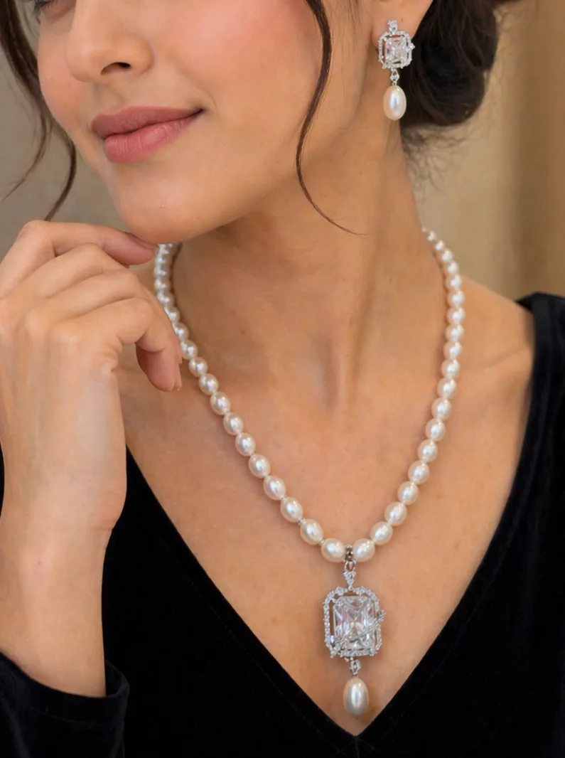 Elegant Pearl Necklace Set with Crystal Pendant thumbnail 2