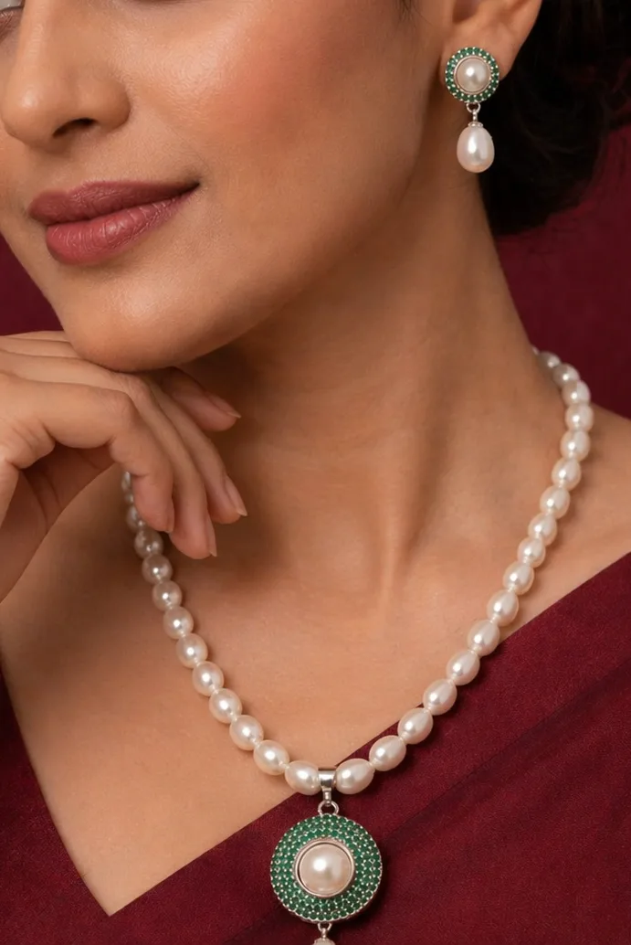 Elegant Pearl Necklace Set with Green Round Pendant thumbnail 2