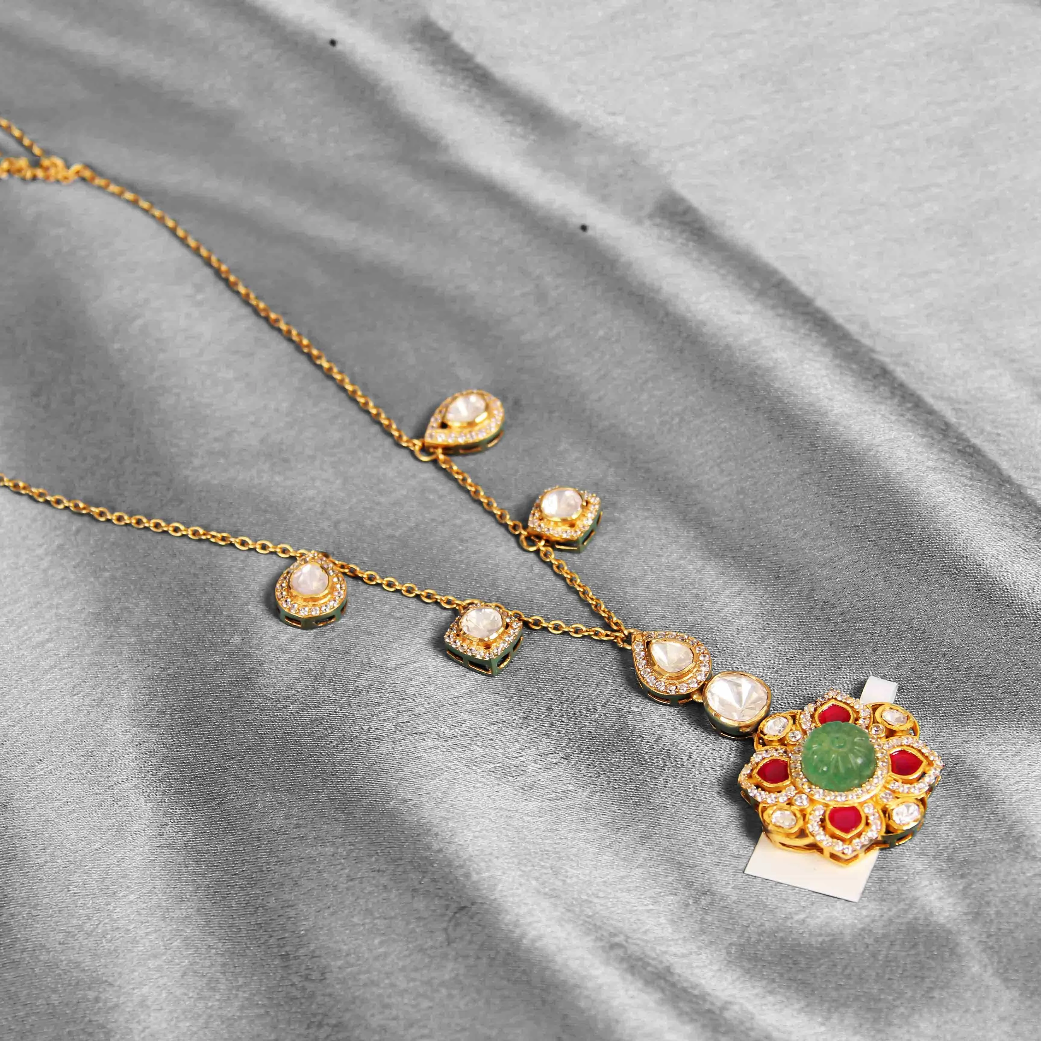 Delicate Polki Kundan Necklace with Green Center Pendant | Minimal Ethnic Jewelry