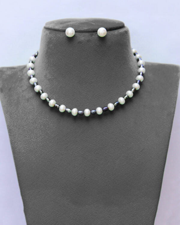 white and black combanation pearls jewellery set